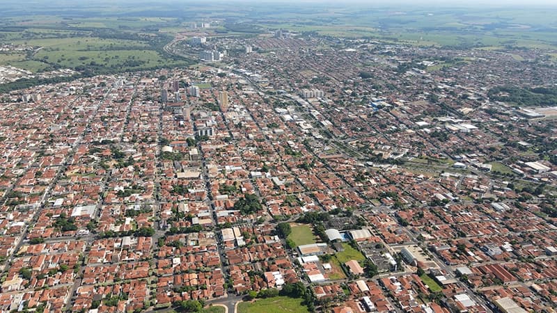 Vista aérea panorâmica da cidade de Olímpia, São Paulo
