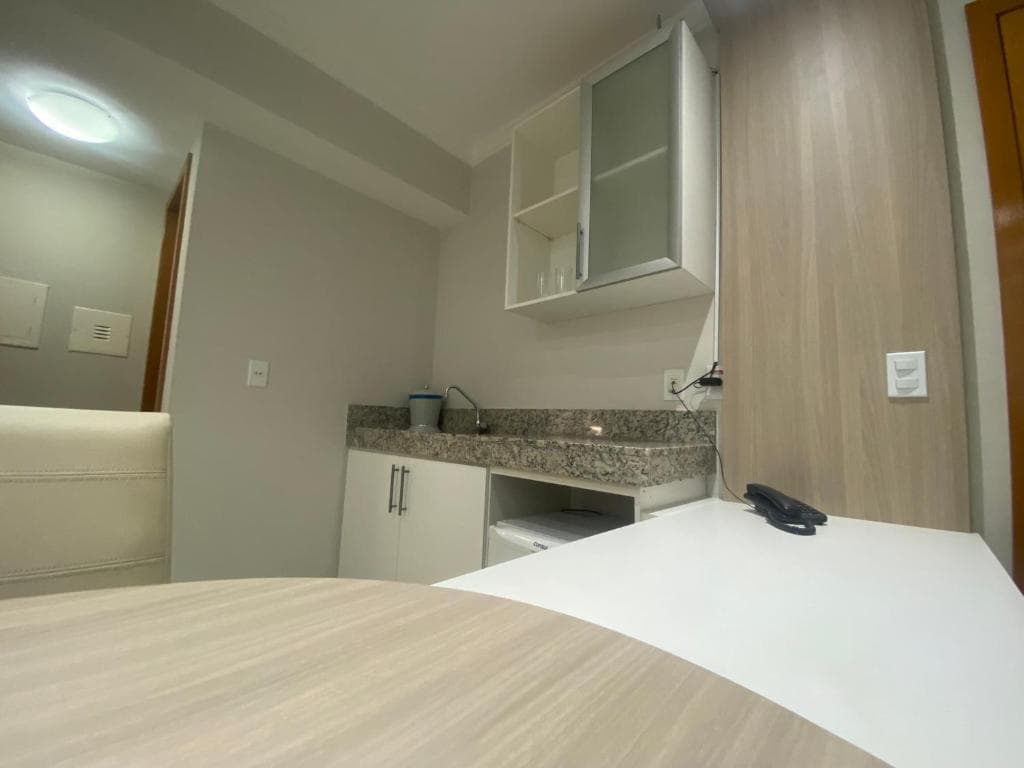 Quarto de casal standard, limpo e bem arrumado.