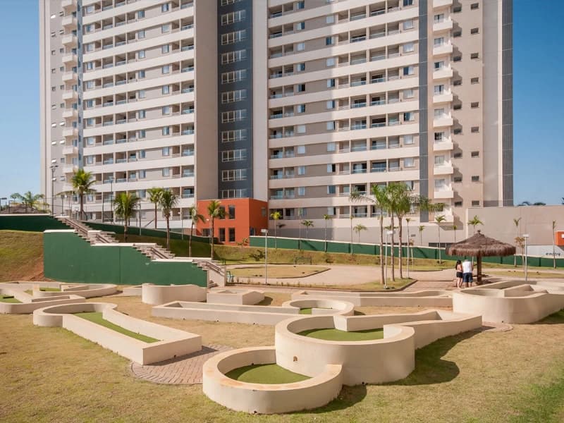 Fachada de um dos altos prédios de apartamentos do resort.
