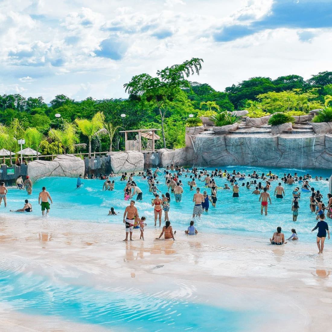 Vestiários e armários disponíveis para os visitantes do Kawana Park.