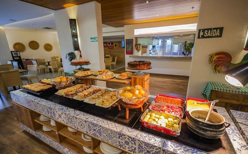 Buffet completo servido no restaurante do Celebration Resort