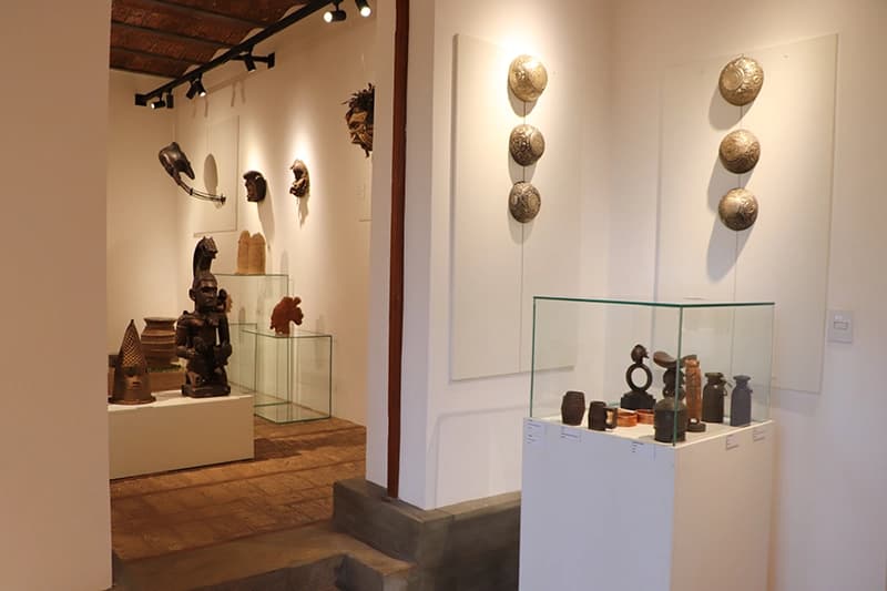 Interior de loja de artesanato e decoração em Olímpia