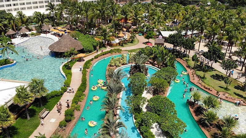 Vista aérea completa do parque aquático Hot Beach Olímpia