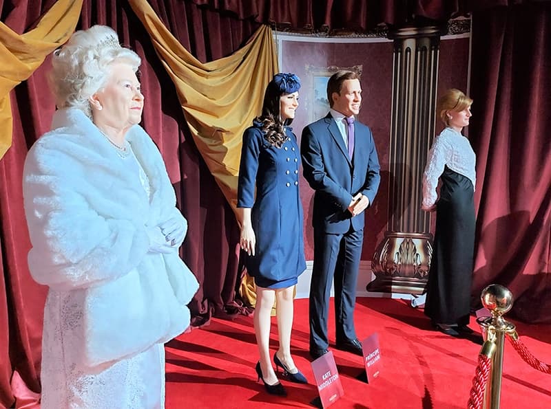 Estátuas de cera da Família Real Britânica no Museu de Cera de Olímpia