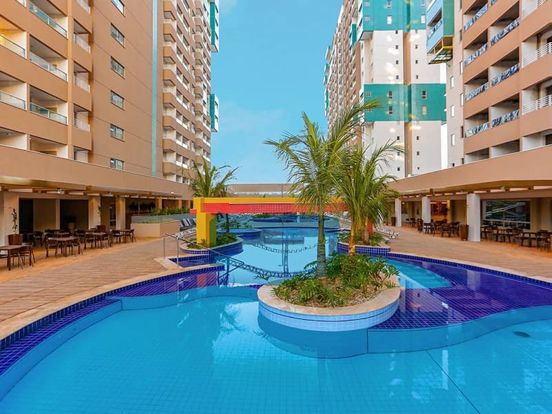 Crianças se divertindo na brinquedoteca monitorada do Enjoy Olímpia Park Resort