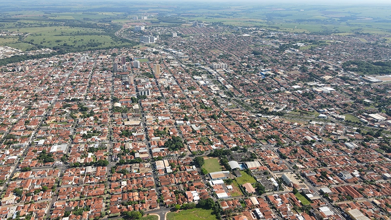 Vista aérea panorâmica da cidade de Olímpia, São Paulo