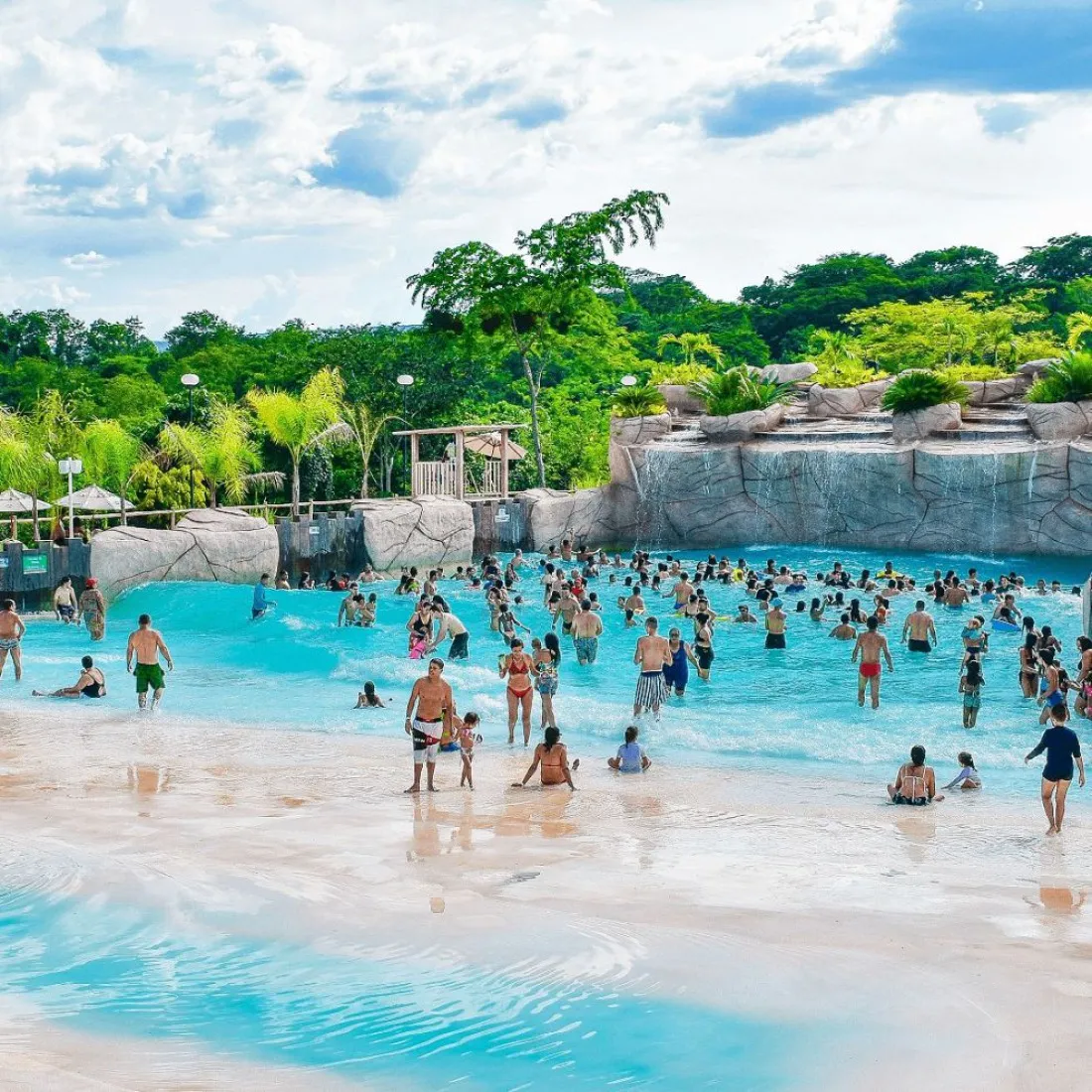Vestiários e armários disponíveis para os visitantes do Kawana Park.