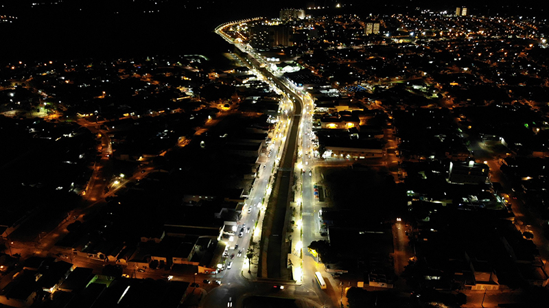 Vista aérea de um bairro com muitos coqueiros em Olímpia